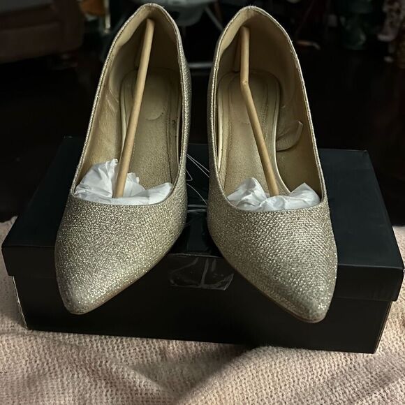 mysoft Women's Pumps 2” Kitten Heel Pointed Toe Low Heel Shoes. Gold. Size 7.5 - Picture 2 of 9